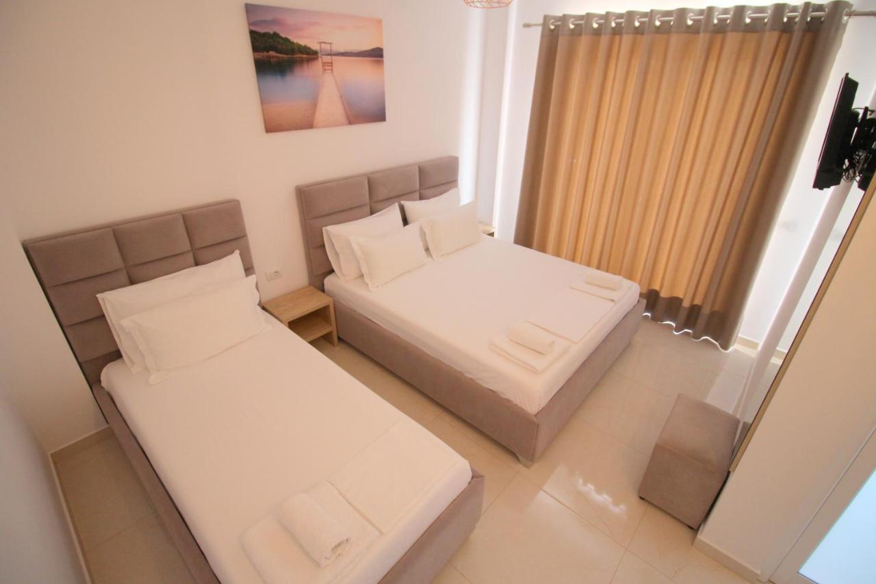 J&B Hotel Ksamil Exterior photo