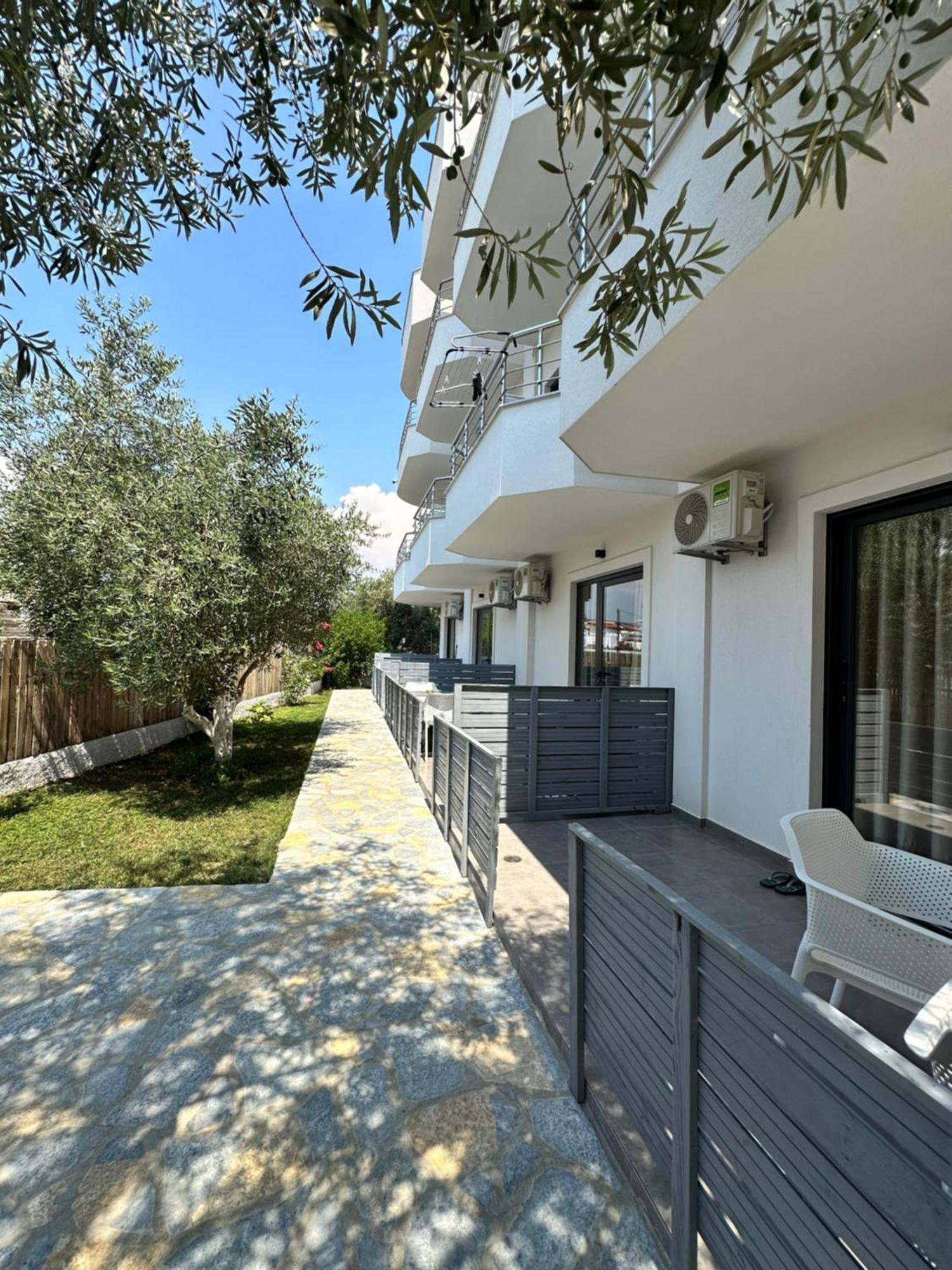 J&B Hotel Ksamil Exterior photo